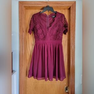 Lulu's maroon lacey dress